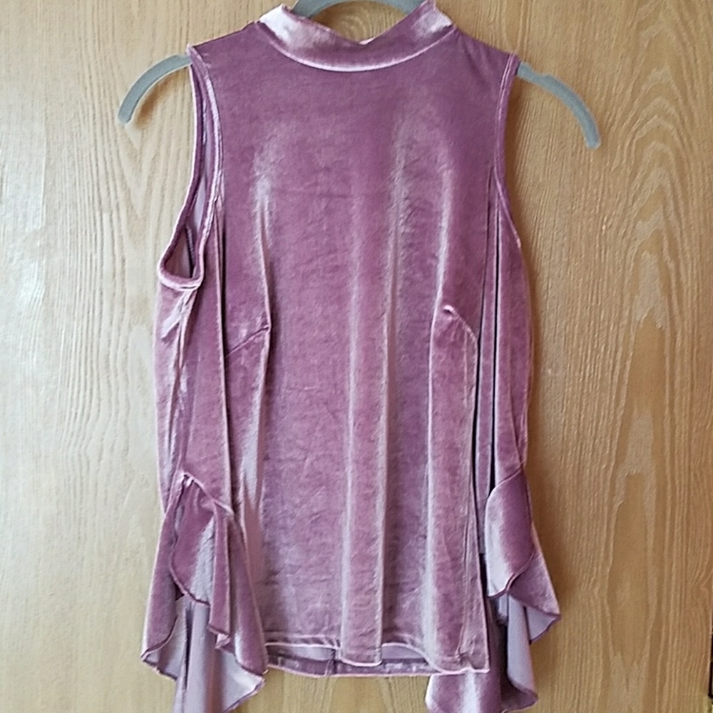 Charlotte Russe cold shoulder top/Small.